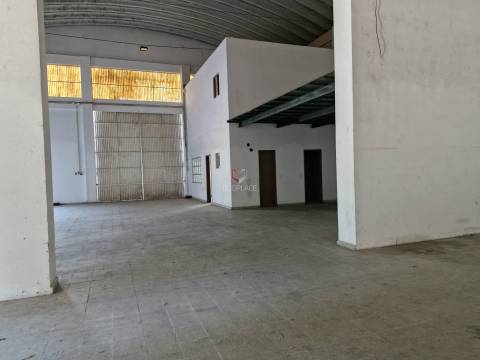 Armazém  Arrendamento em Atalaia e Alto Estanqueiro-Jardia,Montijo