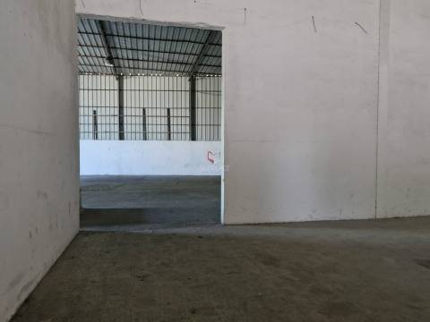 Armazém  Arrendamento em Atalaia e Alto Estanqueiro-Jardia,Montijo