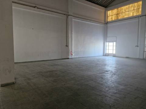 Armazém  Arrendamento em Atalaia e Alto Estanqueiro-Jardia,Montijo