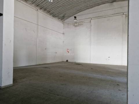 Armazém  Arrendamento em Atalaia e Alto Estanqueiro-Jardia,Montijo