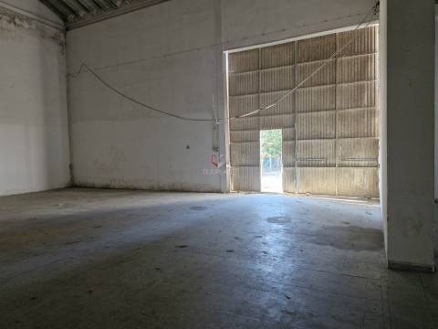 Armazém  Arrendamento em Atalaia e Alto Estanqueiro-Jardia,Montijo