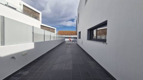 Moradia T5 de Luxo em Azeitão (São Lourenço e São Simão), 2 suites, piscina e garagem
