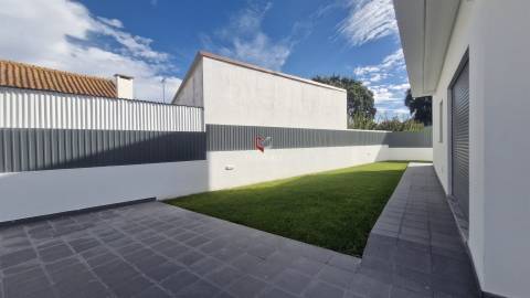 Moradia T5 de Luxo em Azeitão (São Lourenço e São Simão), 2 suites, piscina e garagem