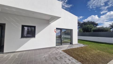 Moradia T5 de Luxo em Azeitão (São Lourenço e São Simão), 2 suites, piscina e garagem