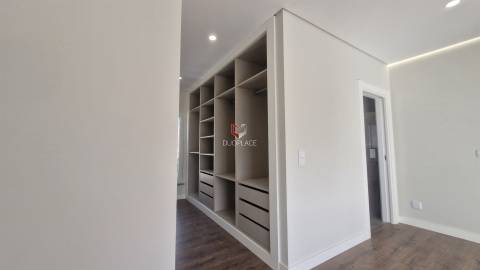 Moradia T5 de Luxo em Azeitão (São Lourenço e São Simão), 2 suites, piscina e garagem