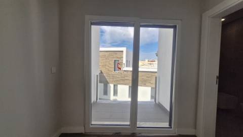 Moradia T5 de Luxo em Azeitão (São Lourenço e São Simão), 2 suites, piscina e garagem