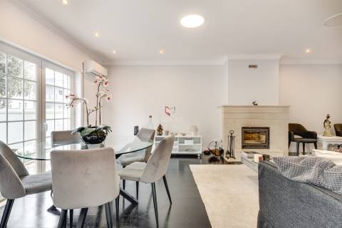 Moradia Premium T4 com Sótão, Ginásio, Garagem e Excelentes Áreas | Montijo