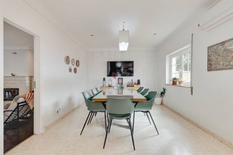 Moradia Premium T4 com Sótão, Ginásio, Garagem e Excelentes Áreas | Montijo