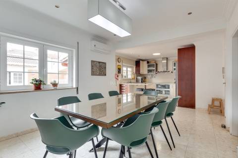 Moradia Premium T4 com Sótão, Ginásio, Garagem e Excelentes Áreas | Montijo