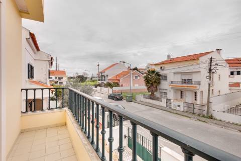 Moradia Premium T4 com Sótão, Ginásio, Garagem e Excelentes Áreas | Montijo