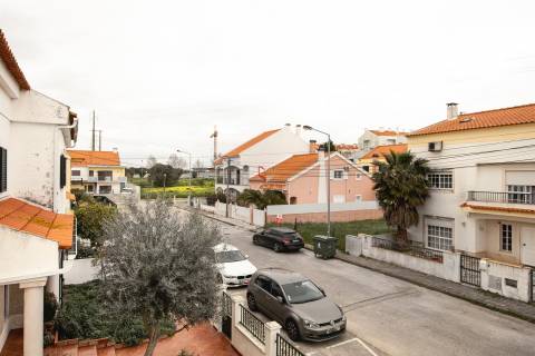 Moradia Premium T4 com Sótão, Ginásio, Garagem e Excelentes Áreas | Montijo