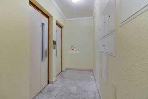 T2 com Vista Deslumbrante no Coração de Setúbal – 7º Andar com Elevador