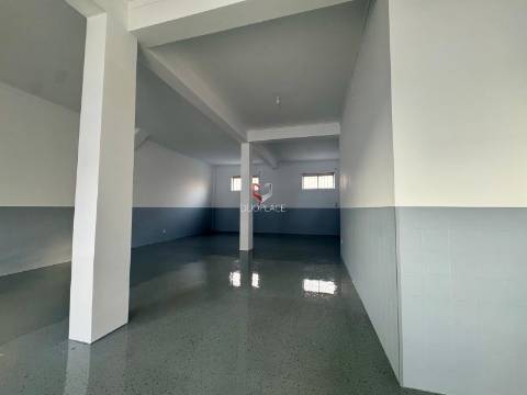 Loja para Arrendamento – Excelente Oportunidade em Zona Residencial e de Serviços