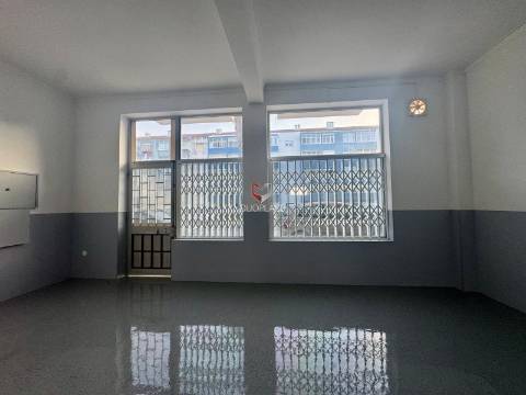 Loja para Arrendamento – Excelente Oportunidade em Zona Residencial e de Serviços