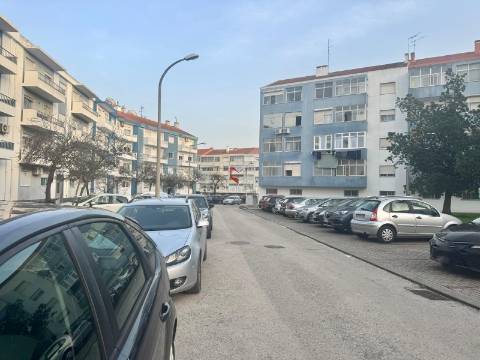 Loja para Arrendamento – Excelente Oportunidade em Zona Residencial e de Serviços