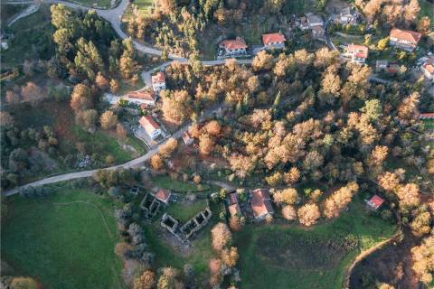 ALPENDRE E TERRENO EM TRAVASSÓS - FAFE