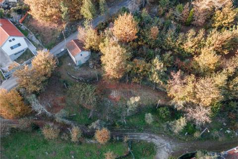ALPENDRE E TERRENO EM TRAVASSÓS - FAFE