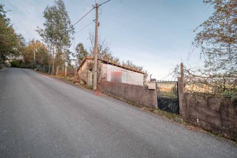 ALPENDRE E TERRENO EM TRAVASSÓS - FAFE