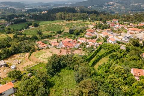 DUAS MORADIAS E ANEXO EM REVELHE - FAFE!