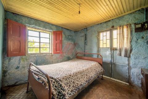 DUAS MORADIAS E ANEXO EM REVELHE - FAFE!