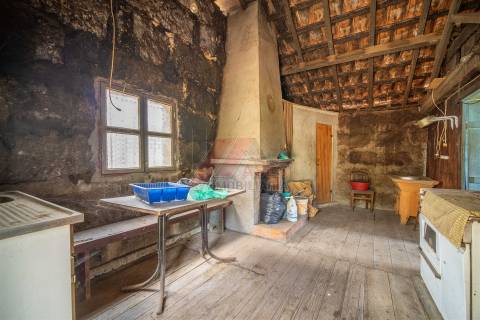 DUAS MORADIAS E ANEXO EM REVELHE - FAFE!