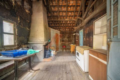 DUAS MORADIAS E ANEXO EM REVELHE - FAFE!