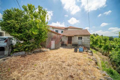 DUAS MORADIAS E ANEXO EM REVELHE - FAFE!