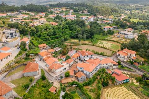 DUAS MORADIAS E ANEXO EM REVELHE - FAFE!