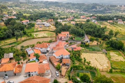 DUAS MORADIAS E ANEXO EM REVELHE - FAFE!