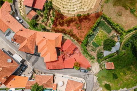 DUAS MORADIAS E ANEXO EM REVELHE - FAFE!