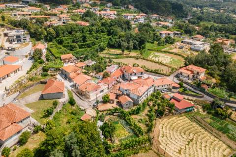 DUAS MORADIAS E ANEXO EM REVELHE - FAFE!