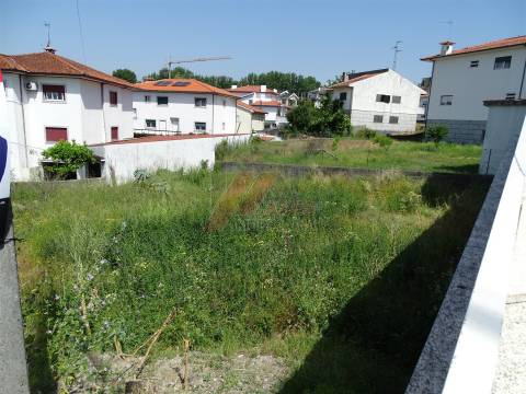 LOTE URBANO COM ÓTIMA LOCALIZAÇÃO!