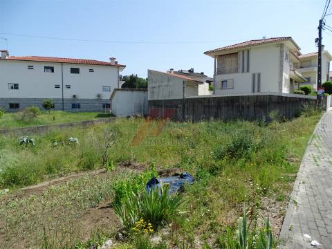 LOTE URBANO COM ÓTIMA LOCALIZAÇÃO!