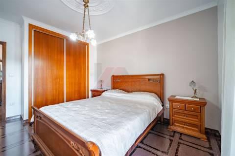 PRÉDIO COM VÁRIAS FRAÇÕES!