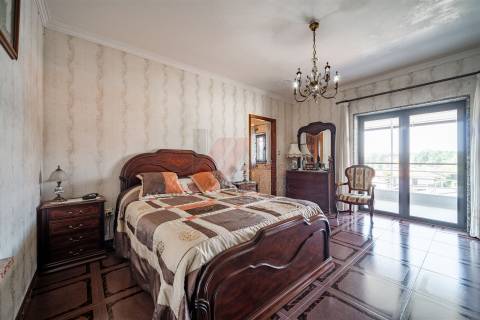 PRÉDIO COM VÁRIAS FRAÇÕES!