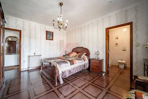 PRÉDIO COM VÁRIAS FRAÇÕES!