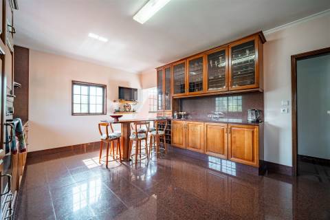 PRÉDIO COM VÁRIAS FRAÇÕES!