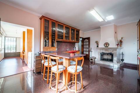 PRÉDIO COM VÁRIAS FRAÇÕES!