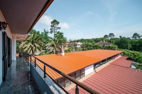 PRÉDIO COM VÁRIAS FRAÇÕES!