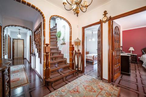 PRÉDIO COM VÁRIAS FRAÇÕES!