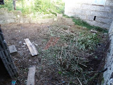 Moradia Rústica e Terreno!