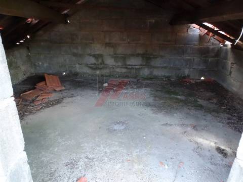 Moradia Rústica e Terreno!