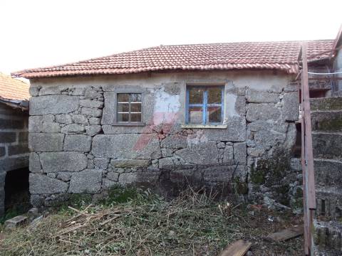 Moradia Rústica e Terreno!