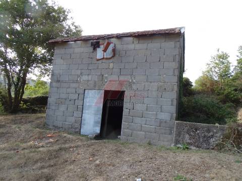 Moradia Rústica e Terreno!