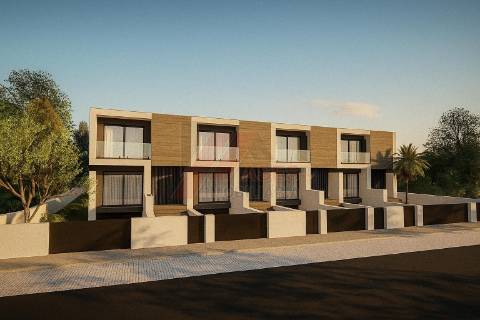 MORADIA EM BANDA T3 EM CONSTRUÇÃO!