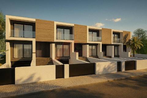 MORADIA EM BANDA T3 EM CONSTRUÇÃO!