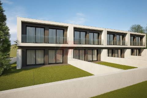 MORADIA EM BANDA T3 EM CONSTRUÇÃO!