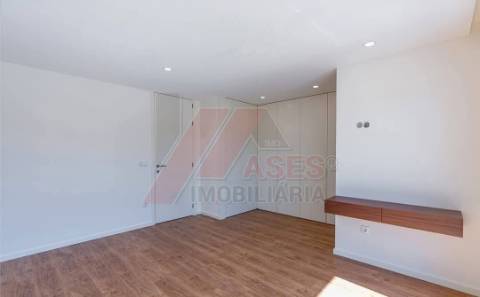 MORADIA EM BANDA T3 EM CONSTRUÇÃO!