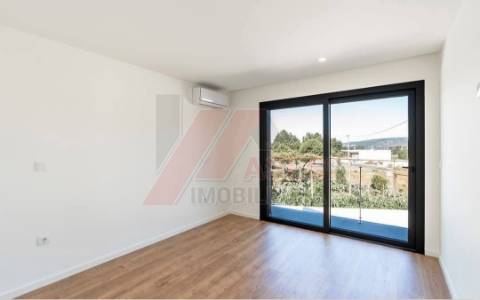 MORADIA EM BANDA T3 EM CONSTRUÇÃO!