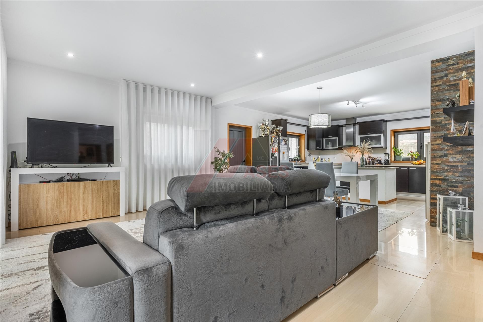 Moradia com Terreno e Espaços Amplos – 5 min de Fafe!